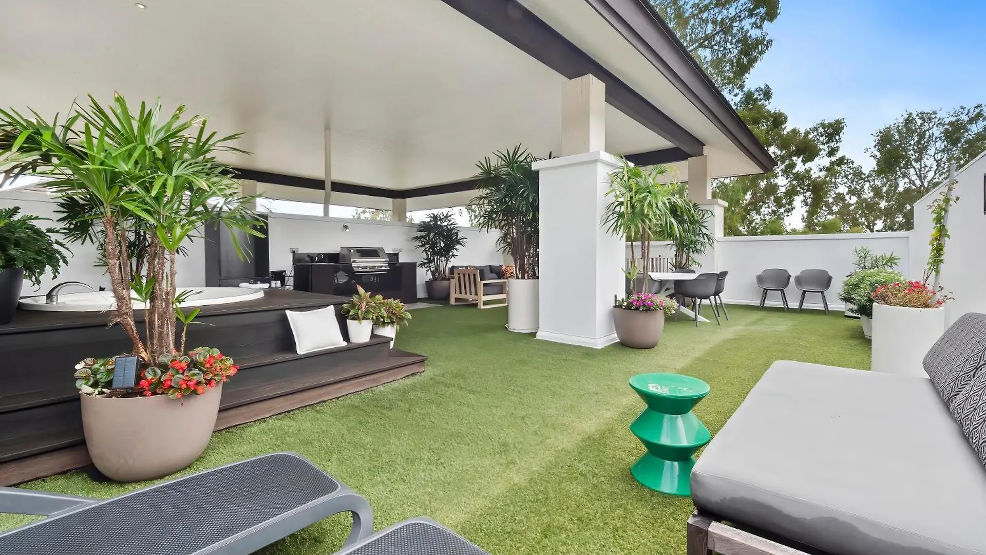 Temple 2 Bedroom Penthouse Palm Cove Australië
